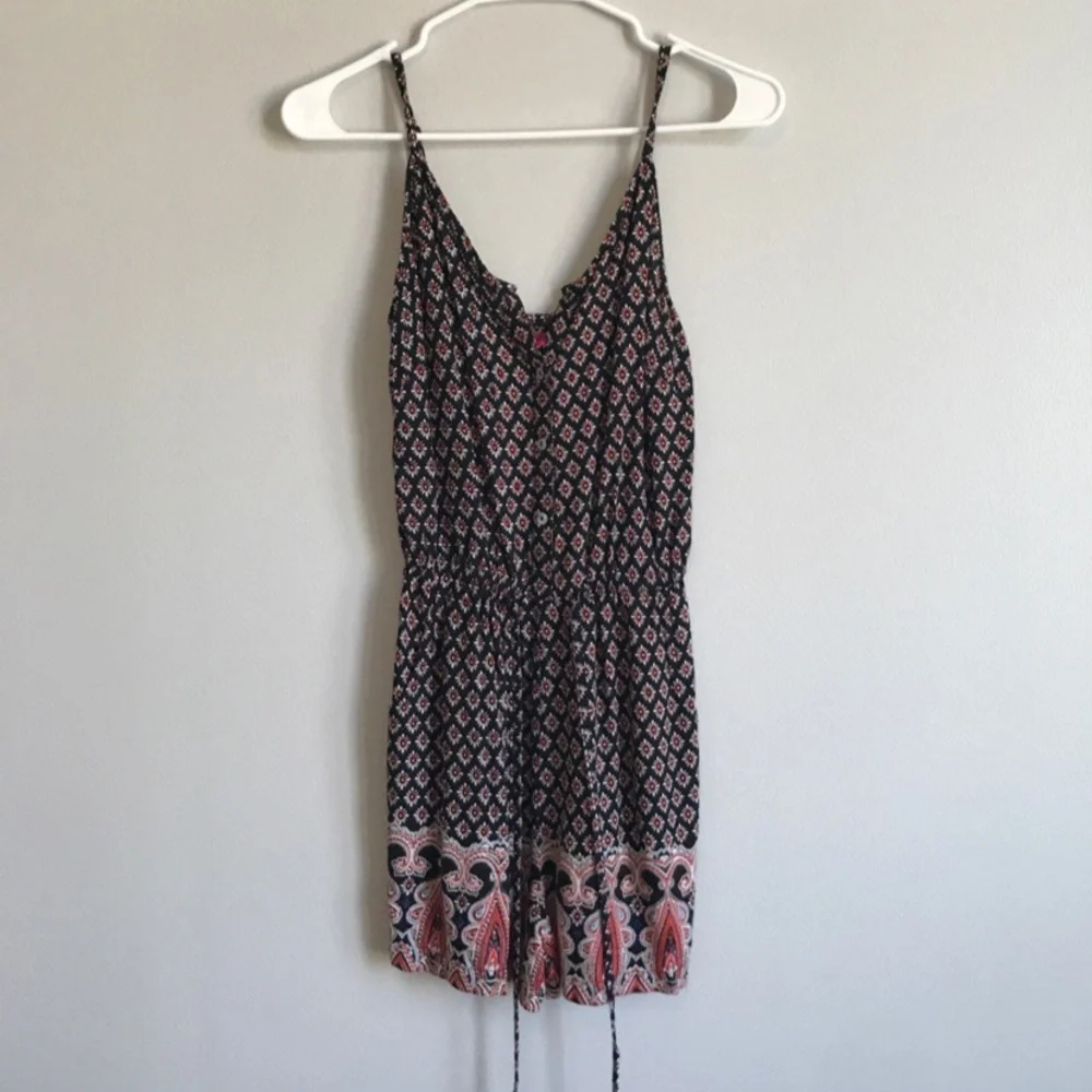Patterned Romper - Picture 4 of 7